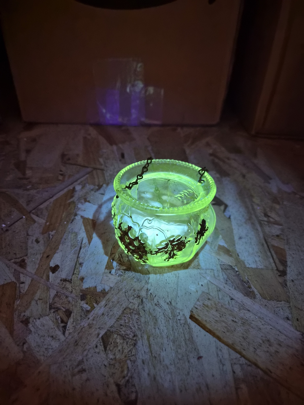 GLOWS**Vintage Hanging Clear Glass Tea Light Candle Holder w/ Metal Chain Floral